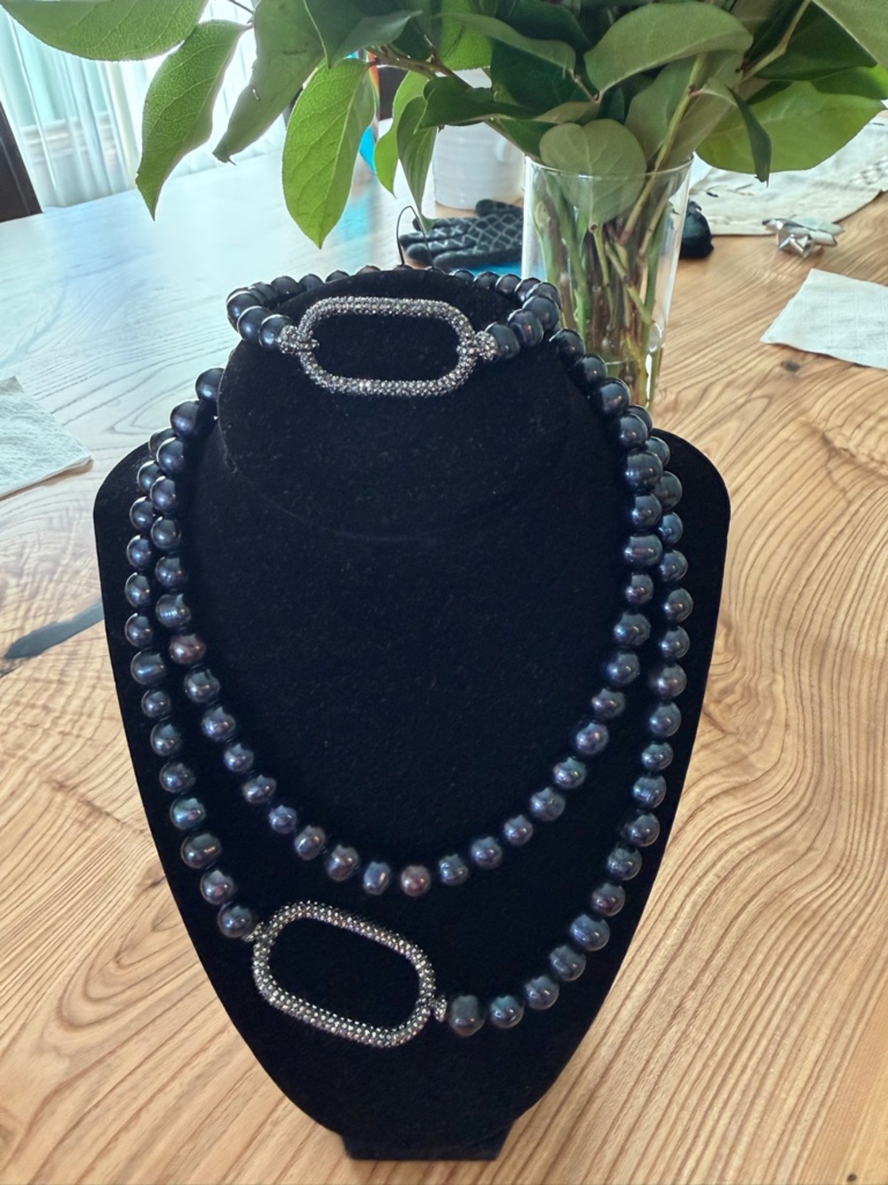 Chico’s pearl necklace and bracelet set